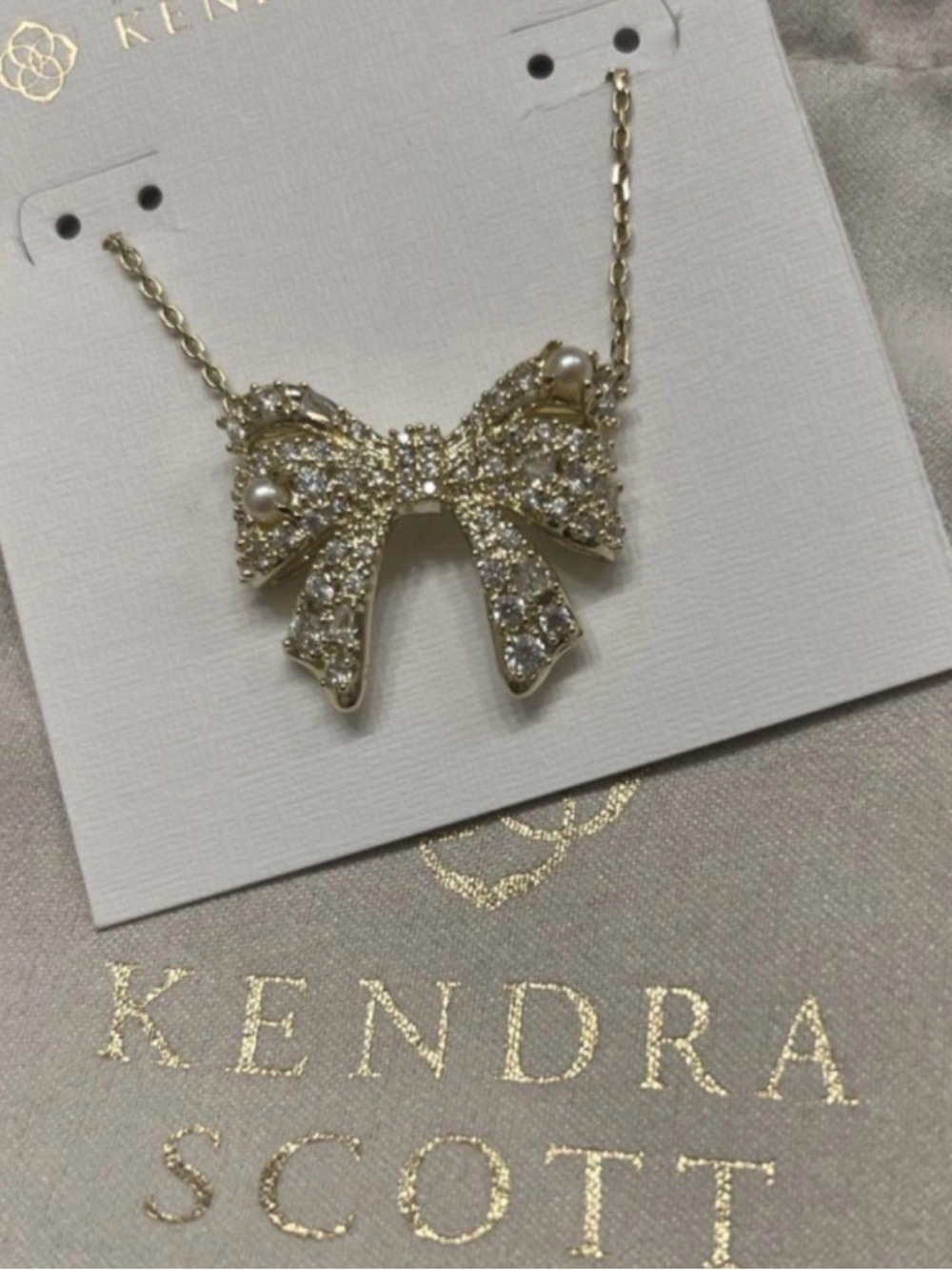 Kendra Scott GOLD BOW!! The BEST NECKLACE